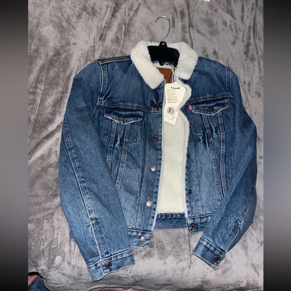 BRAND NEW NEVER WORN Levi’s Fur Lined Denim Jacket with Tags